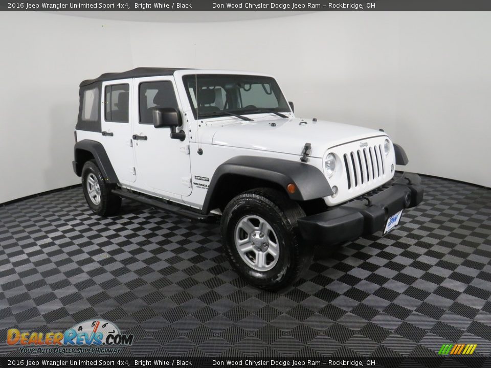 2016 Jeep Wrangler Unlimited Sport 4x4 Bright White / Black Photo #2