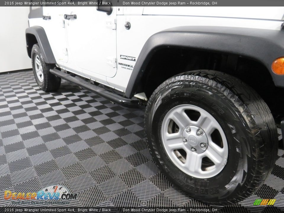 2016 Jeep Wrangler Unlimited Sport 4x4 Bright White / Black Photo #3