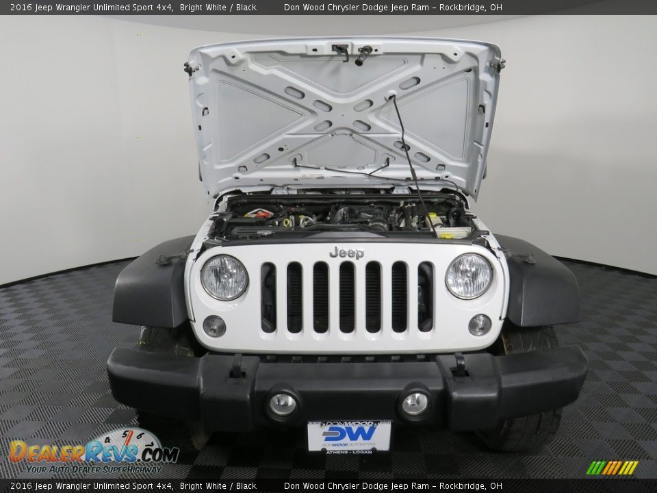 2016 Jeep Wrangler Unlimited Sport 4x4 Bright White / Black Photo #5