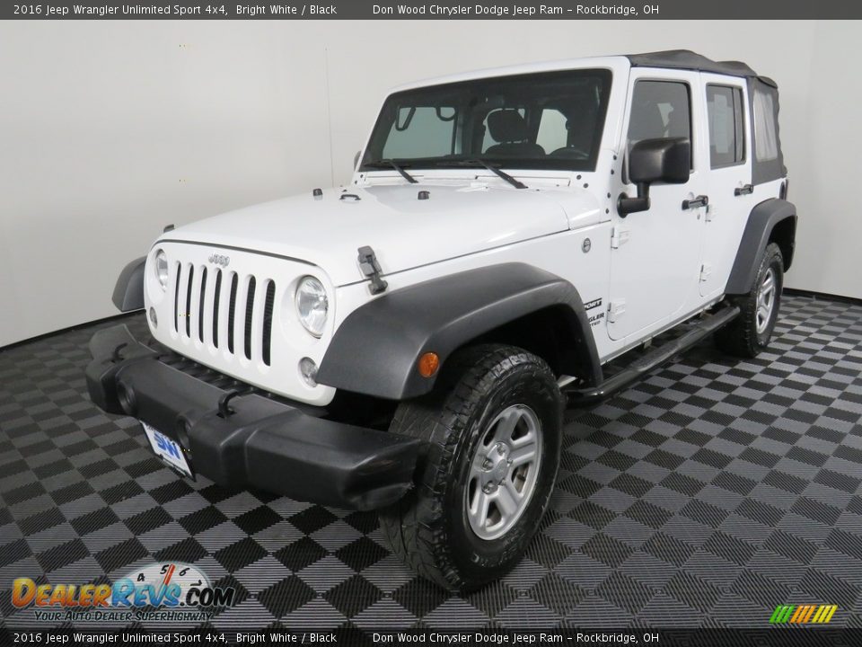 2016 Jeep Wrangler Unlimited Sport 4x4 Bright White / Black Photo #7