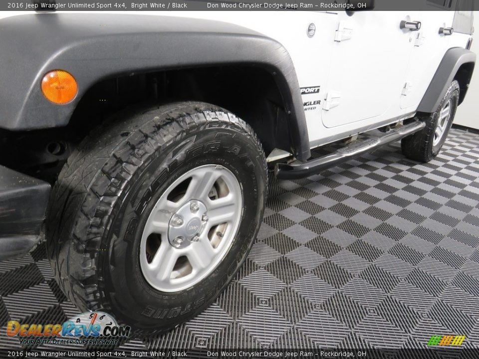 2016 Jeep Wrangler Unlimited Sport 4x4 Bright White / Black Photo #8