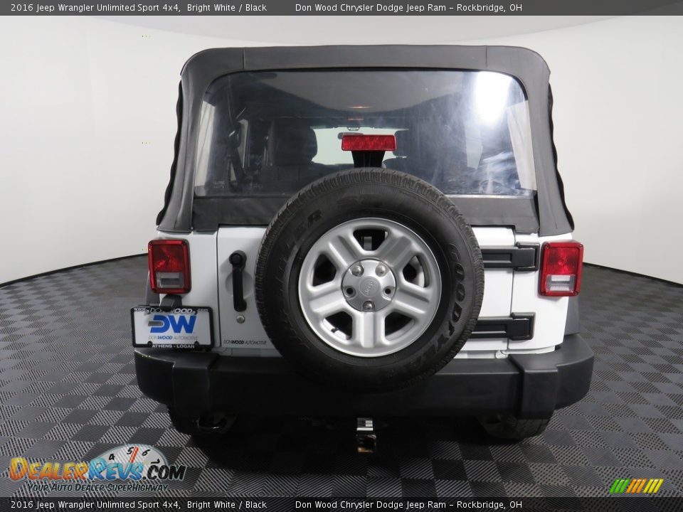 2016 Jeep Wrangler Unlimited Sport 4x4 Bright White / Black Photo #11