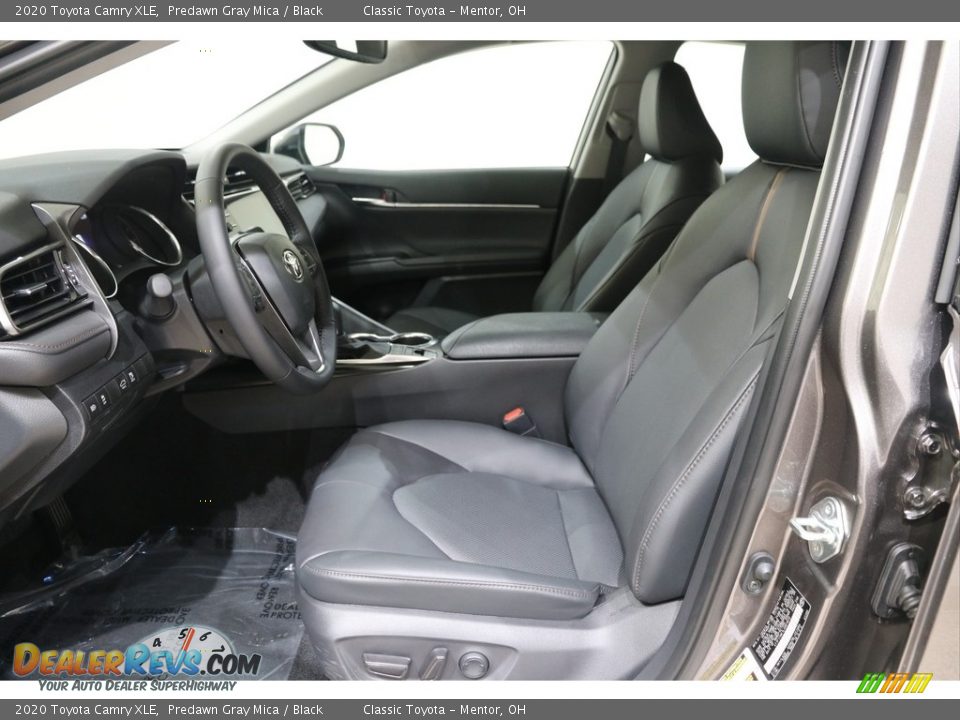2020 Toyota Camry XLE Predawn Gray Mica / Black Photo #5
