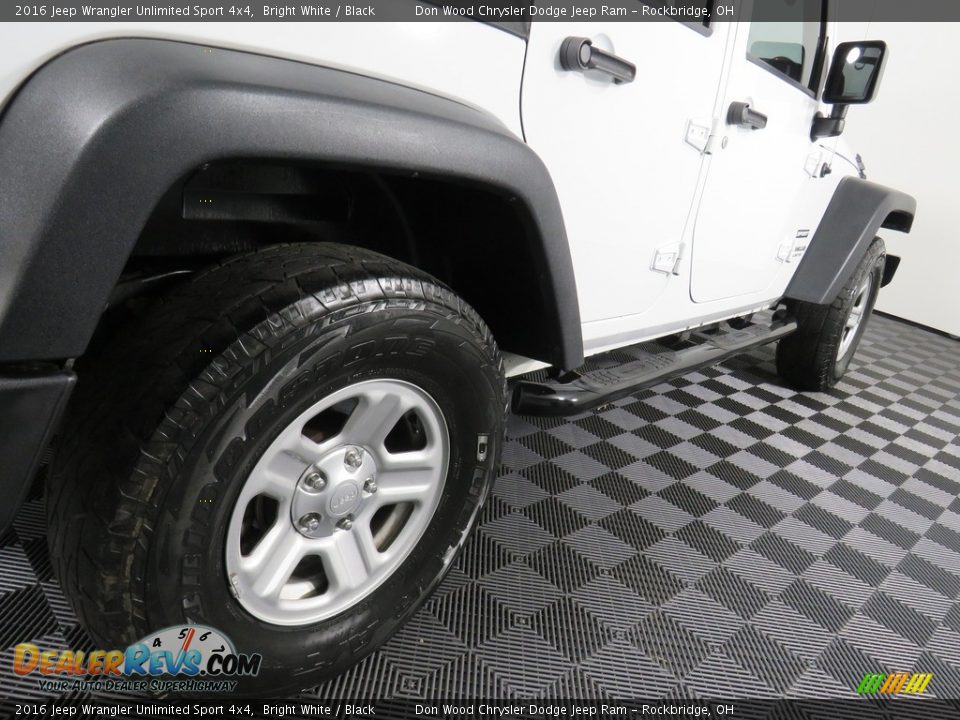 2016 Jeep Wrangler Unlimited Sport 4x4 Bright White / Black Photo #15