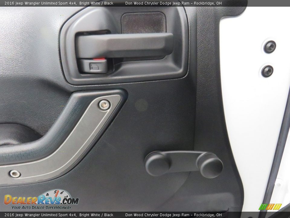 2016 Jeep Wrangler Unlimited Sport 4x4 Bright White / Black Photo #17