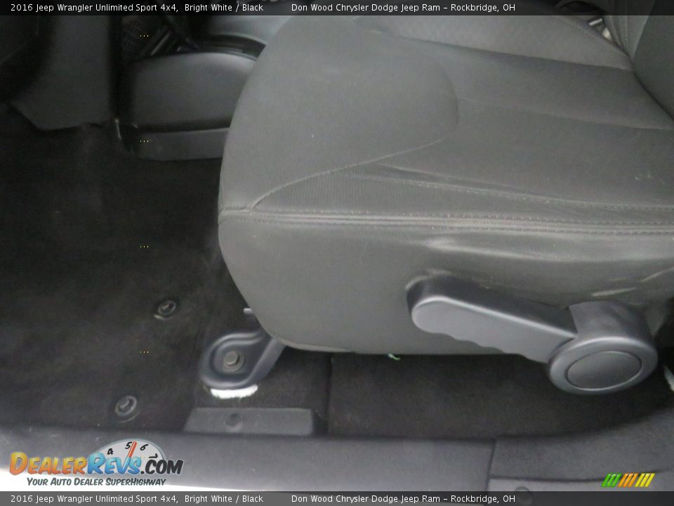 2016 Jeep Wrangler Unlimited Sport 4x4 Bright White / Black Photo #18