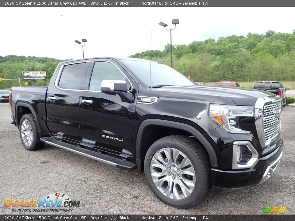Front 3/4 View of 2020 GMC Sierra 1500 Denali Crew Cab 4WD Photo #3
