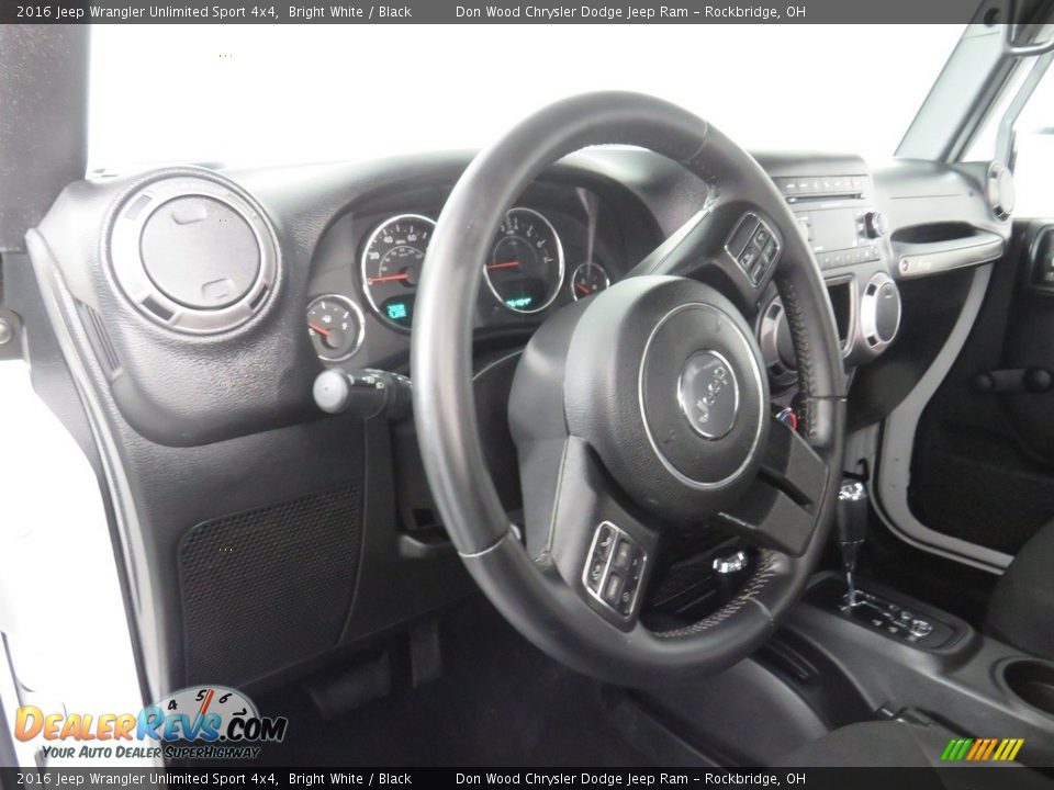 2016 Jeep Wrangler Unlimited Sport 4x4 Bright White / Black Photo #19