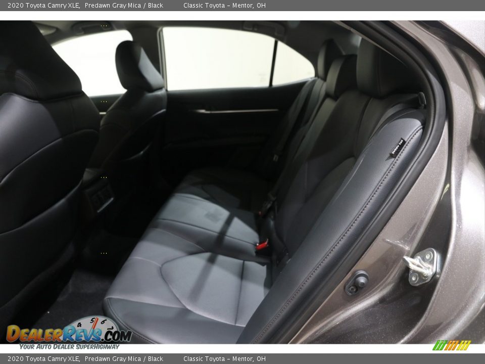 2020 Toyota Camry XLE Predawn Gray Mica / Black Photo #18