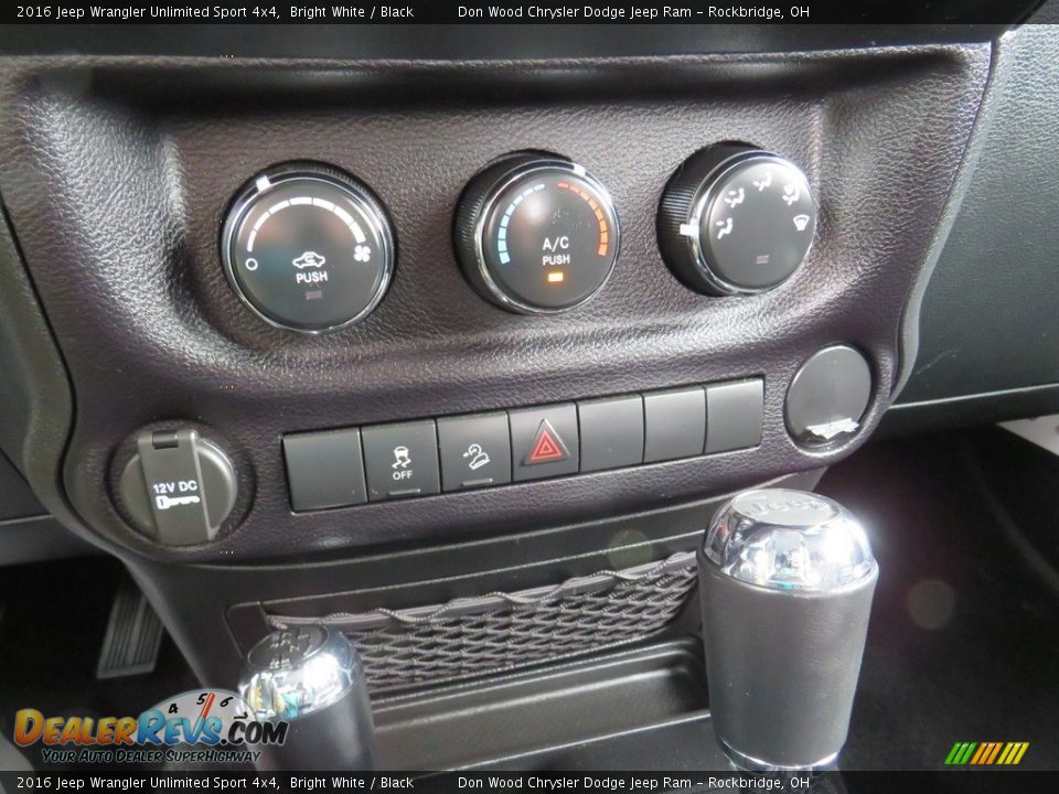 2016 Jeep Wrangler Unlimited Sport 4x4 Bright White / Black Photo #36