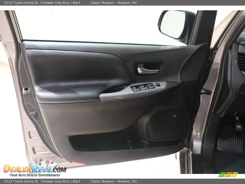 2019 Toyota Sienna SE Predawn Gray Mica / Black Photo #5