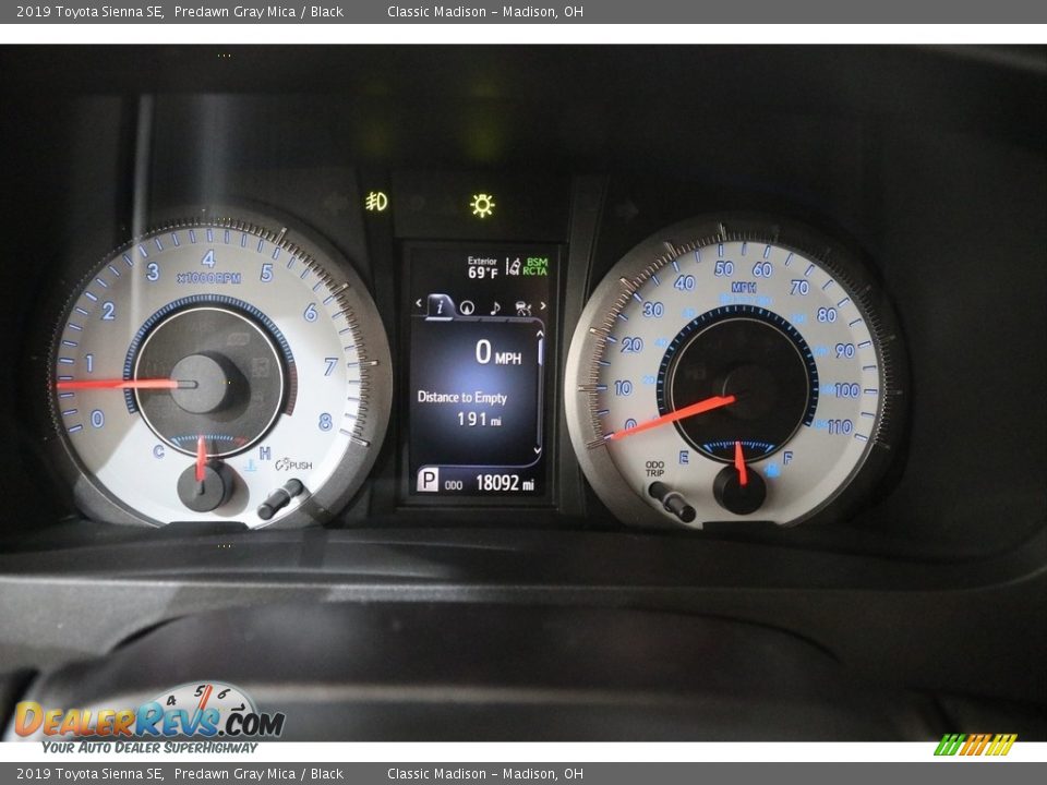 2019 Toyota Sienna SE Predawn Gray Mica / Black Photo #9