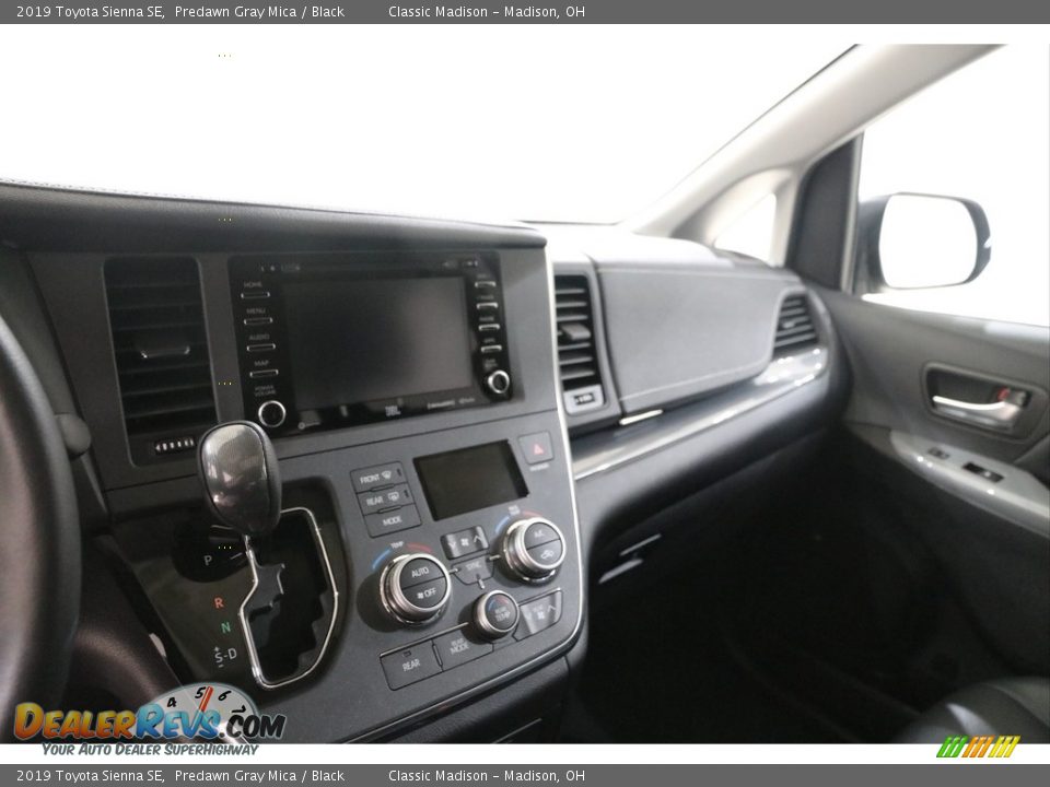 2019 Toyota Sienna SE Predawn Gray Mica / Black Photo #10