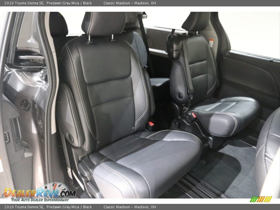 2019 Toyota Sienna SE Predawn Gray Mica / Black Photo #17