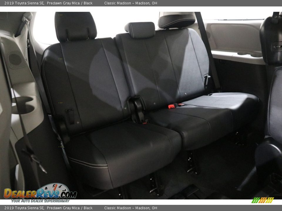 2019 Toyota Sienna SE Predawn Gray Mica / Black Photo #18