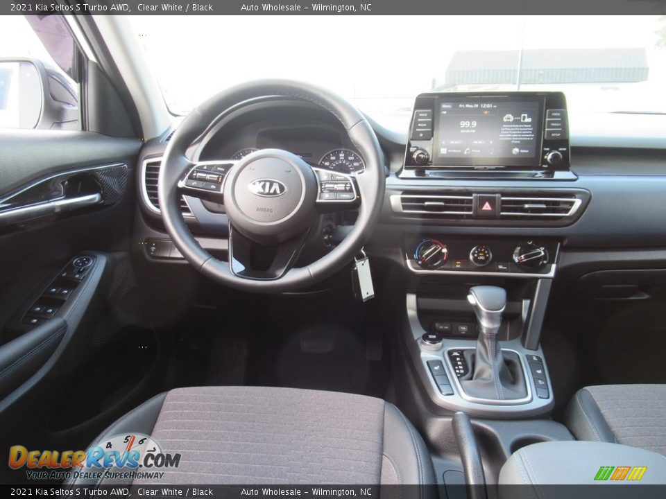 Dashboard of 2021 Kia Seltos S Turbo AWD Photo #15