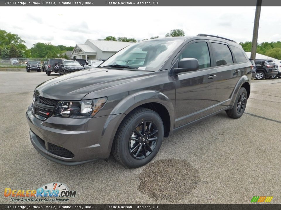 Front 3/4 View of 2020 Dodge Journey SE Value Photo #5