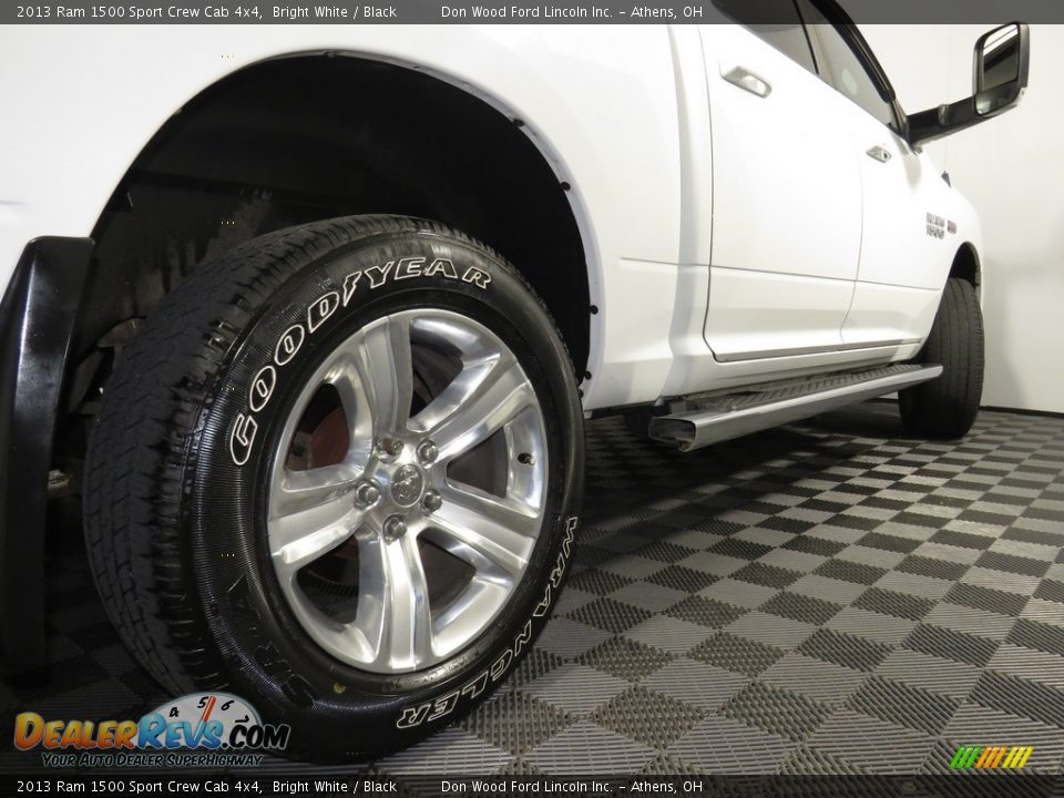 2013 Ram 1500 Sport Crew Cab 4x4 Bright White / Black Photo #14
