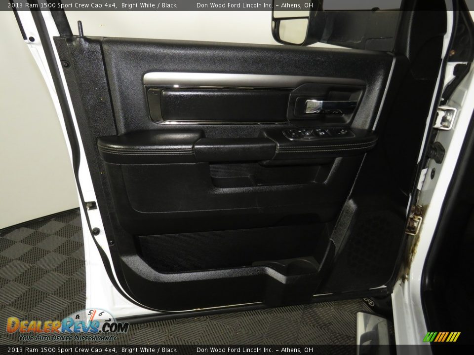 2013 Ram 1500 Sport Crew Cab 4x4 Bright White / Black Photo #15