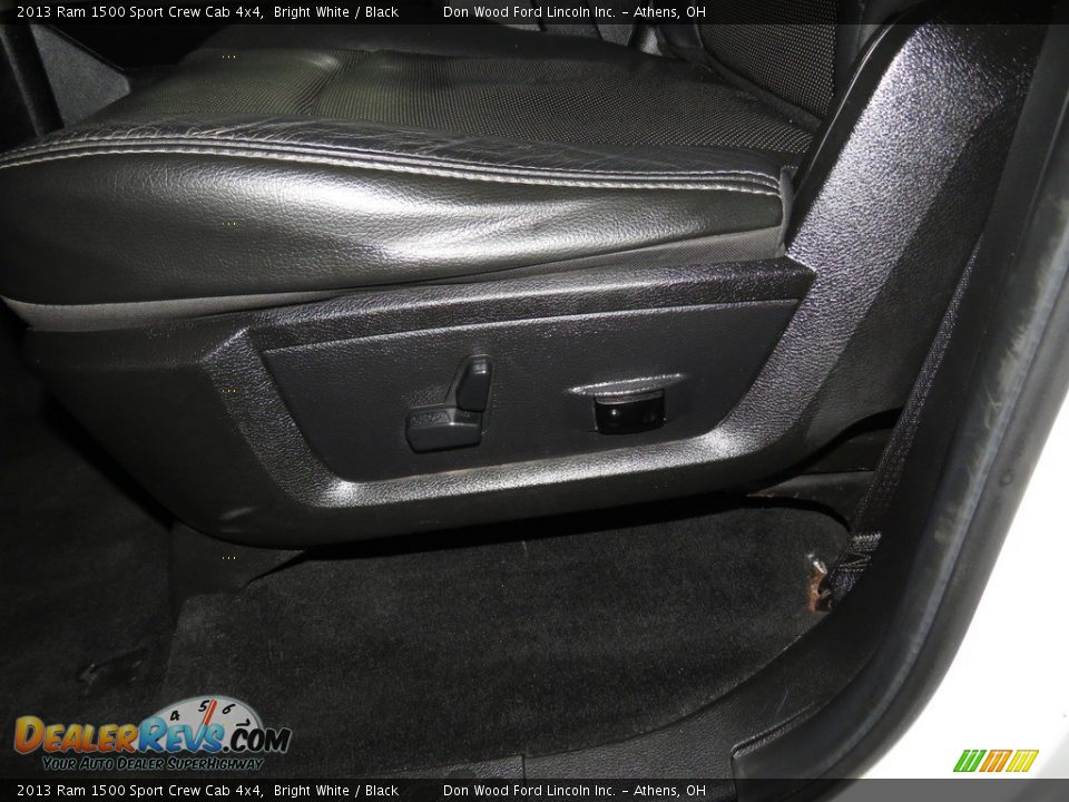2013 Ram 1500 Sport Crew Cab 4x4 Bright White / Black Photo #16