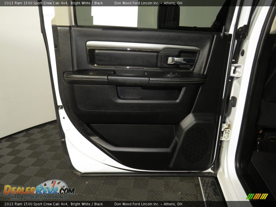 2013 Ram 1500 Sport Crew Cab 4x4 Bright White / Black Photo #19