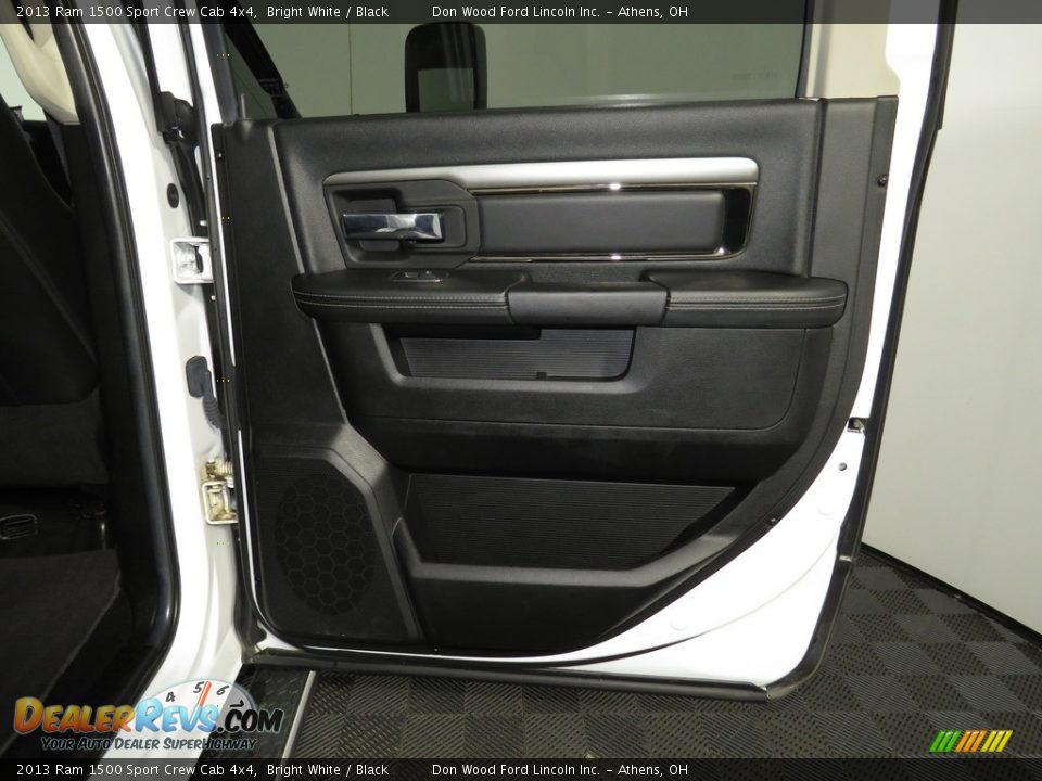 2013 Ram 1500 Sport Crew Cab 4x4 Bright White / Black Photo #21