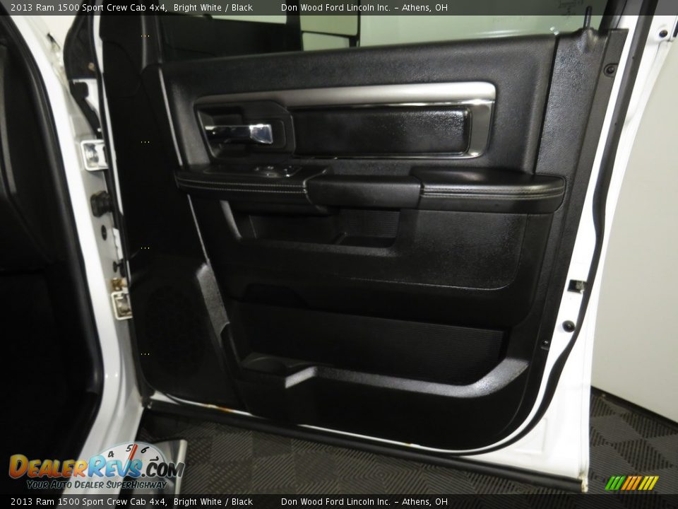 2013 Ram 1500 Sport Crew Cab 4x4 Bright White / Black Photo #23