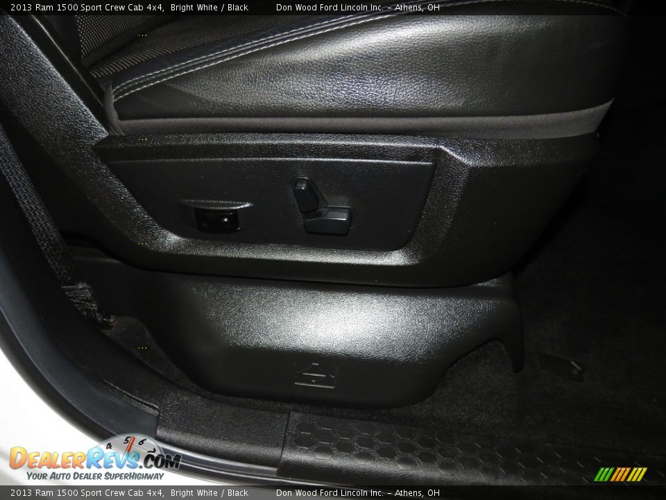 2013 Ram 1500 Sport Crew Cab 4x4 Bright White / Black Photo #24