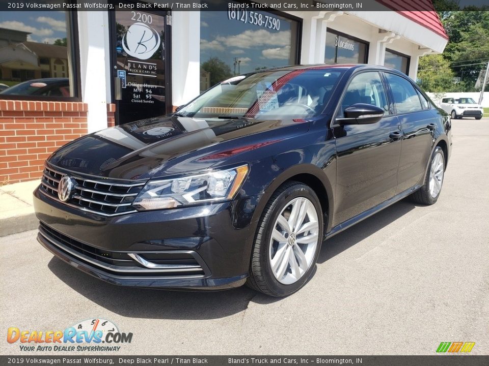 2019 Volkswagen Passat Wolfsburg Deep Black Pearl / Titan Black Photo #2