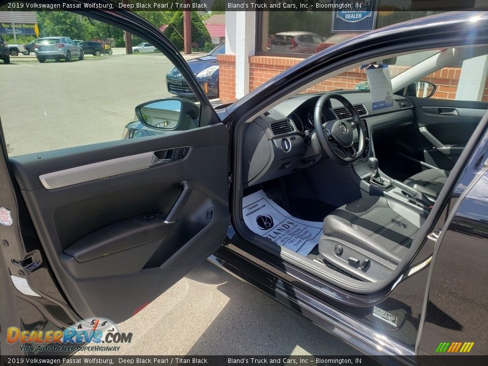 2019 Volkswagen Passat Wolfsburg Deep Black Pearl / Titan Black Photo #3