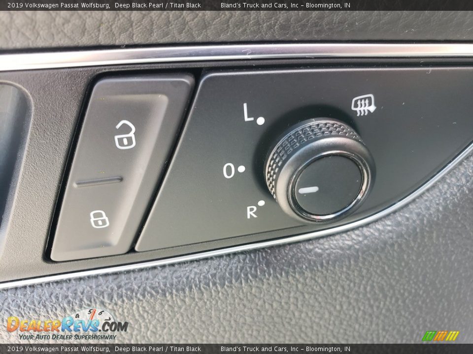 2019 Volkswagen Passat Wolfsburg Deep Black Pearl / Titan Black Photo #5
