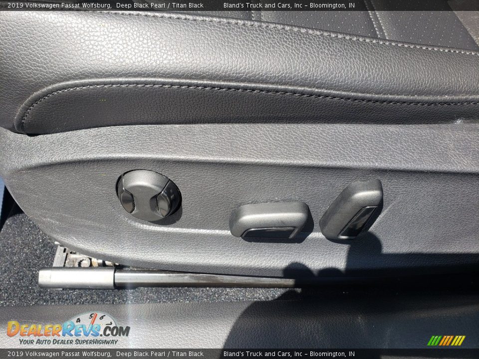 2019 Volkswagen Passat Wolfsburg Deep Black Pearl / Titan Black Photo #7