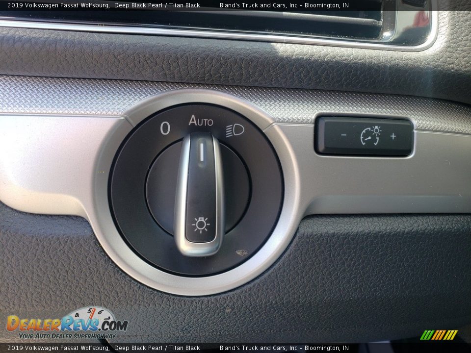 2019 Volkswagen Passat Wolfsburg Deep Black Pearl / Titan Black Photo #10