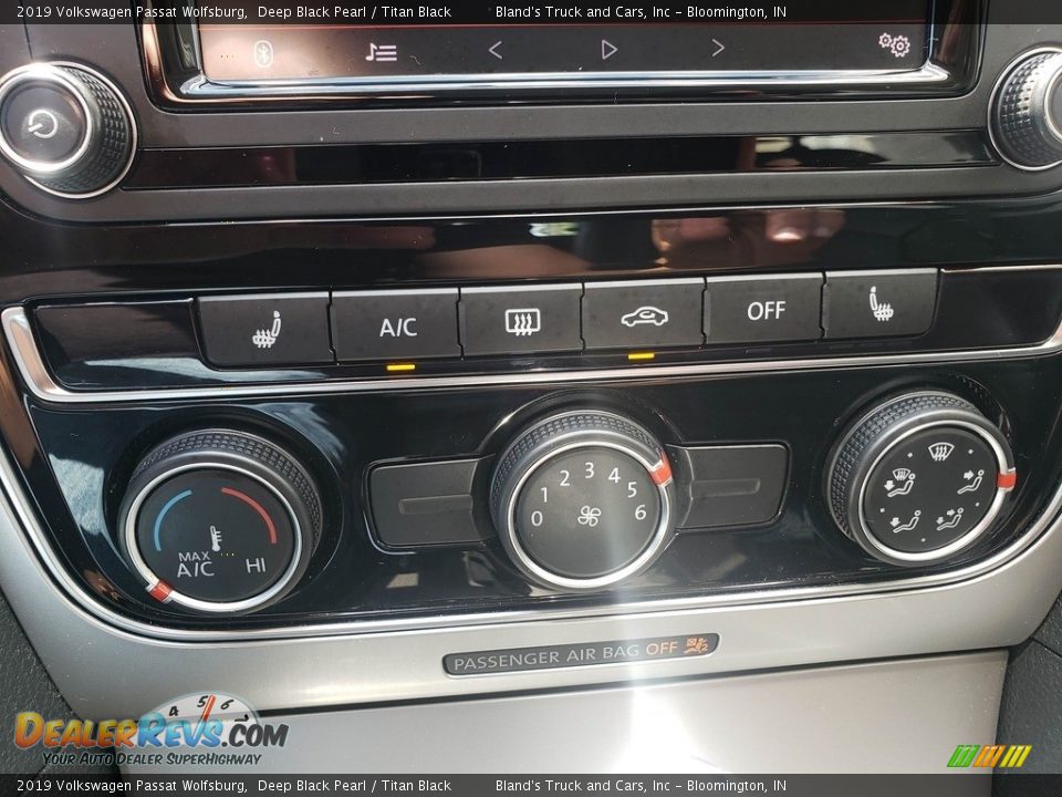 2019 Volkswagen Passat Wolfsburg Deep Black Pearl / Titan Black Photo #21