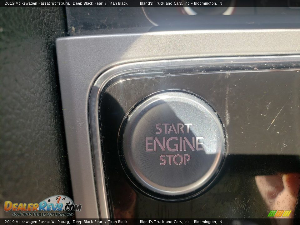 2019 Volkswagen Passat Wolfsburg Deep Black Pearl / Titan Black Photo #23