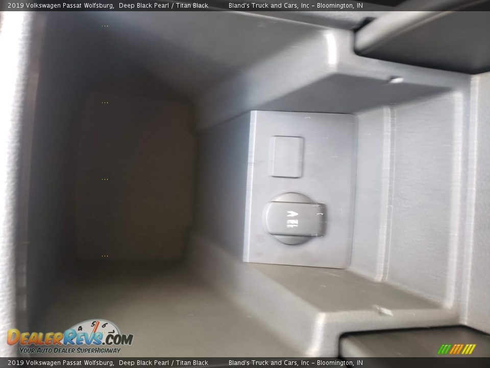 2019 Volkswagen Passat Wolfsburg Deep Black Pearl / Titan Black Photo #26