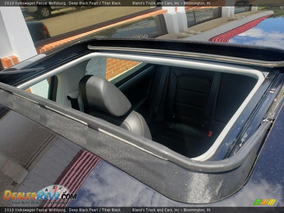2019 Volkswagen Passat Wolfsburg Deep Black Pearl / Titan Black Photo #28