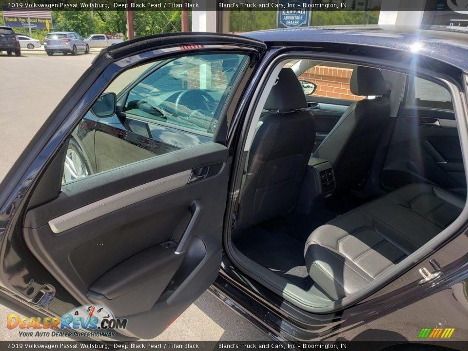 2019 Volkswagen Passat Wolfsburg Deep Black Pearl / Titan Black Photo #29
