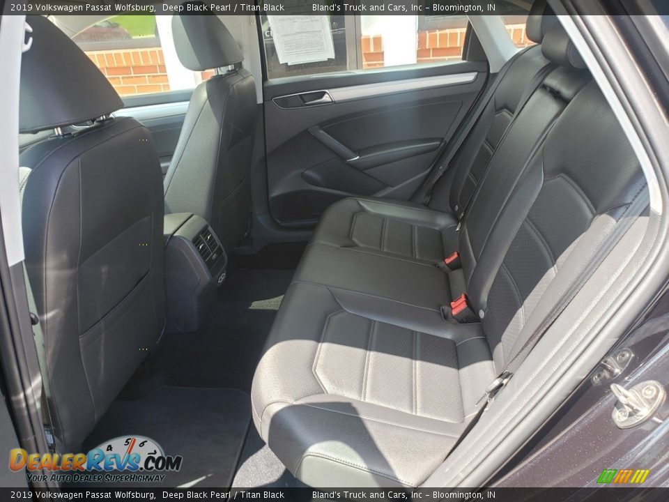 2019 Volkswagen Passat Wolfsburg Deep Black Pearl / Titan Black Photo #30