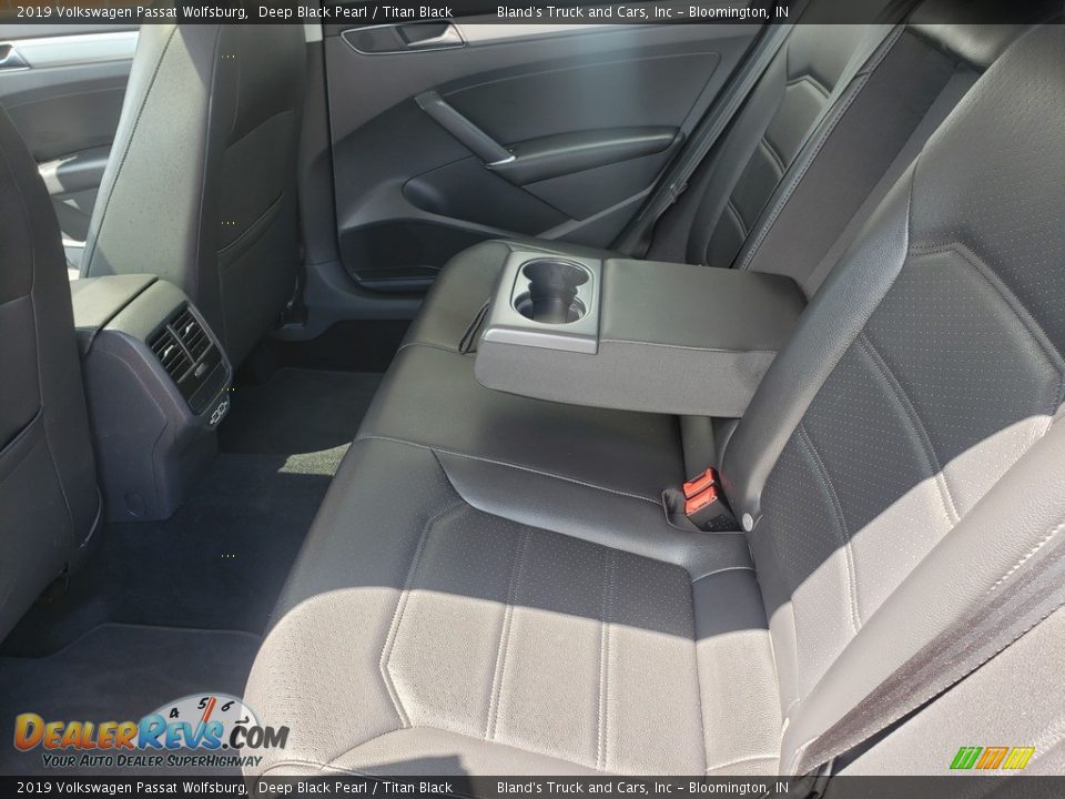 2019 Volkswagen Passat Wolfsburg Deep Black Pearl / Titan Black Photo #32