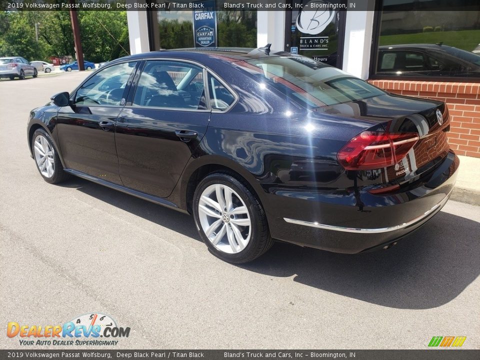 2019 Volkswagen Passat Wolfsburg Deep Black Pearl / Titan Black Photo #33