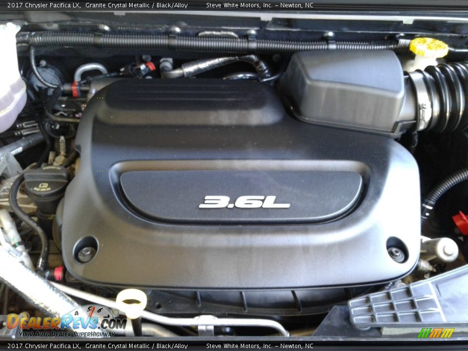 2017 Chrysler Pacifica LX Granite Crystal Metallic / Black/Alloy Photo #9