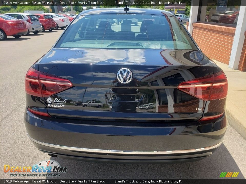 2019 Volkswagen Passat Wolfsburg Deep Black Pearl / Titan Black Photo #34
