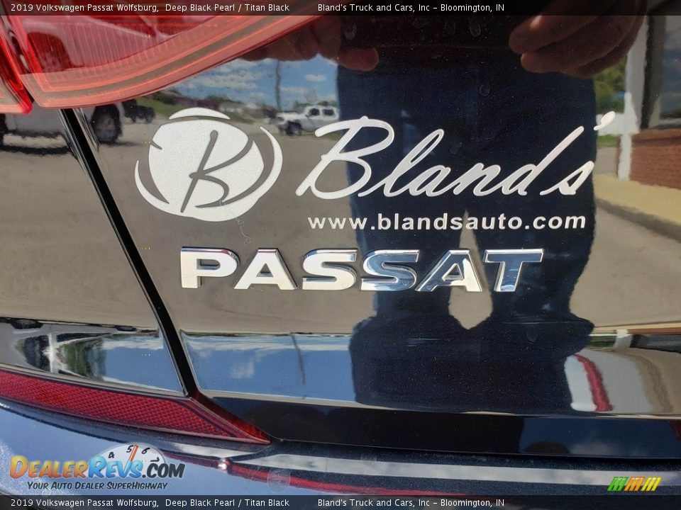 2019 Volkswagen Passat Wolfsburg Deep Black Pearl / Titan Black Photo #35