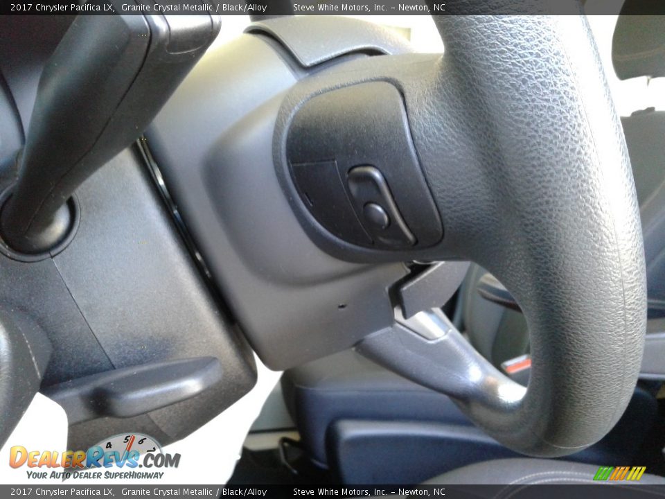 2017 Chrysler Pacifica LX Granite Crystal Metallic / Black/Alloy Photo #12