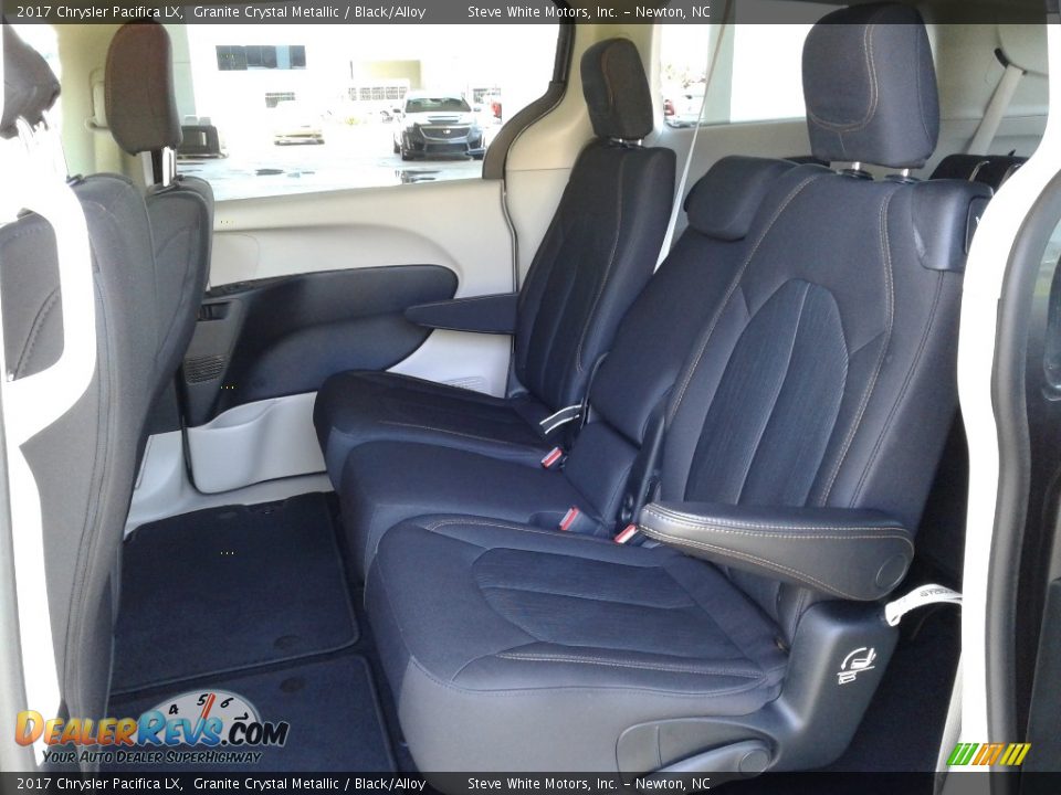 2017 Chrysler Pacifica LX Granite Crystal Metallic / Black/Alloy Photo #13