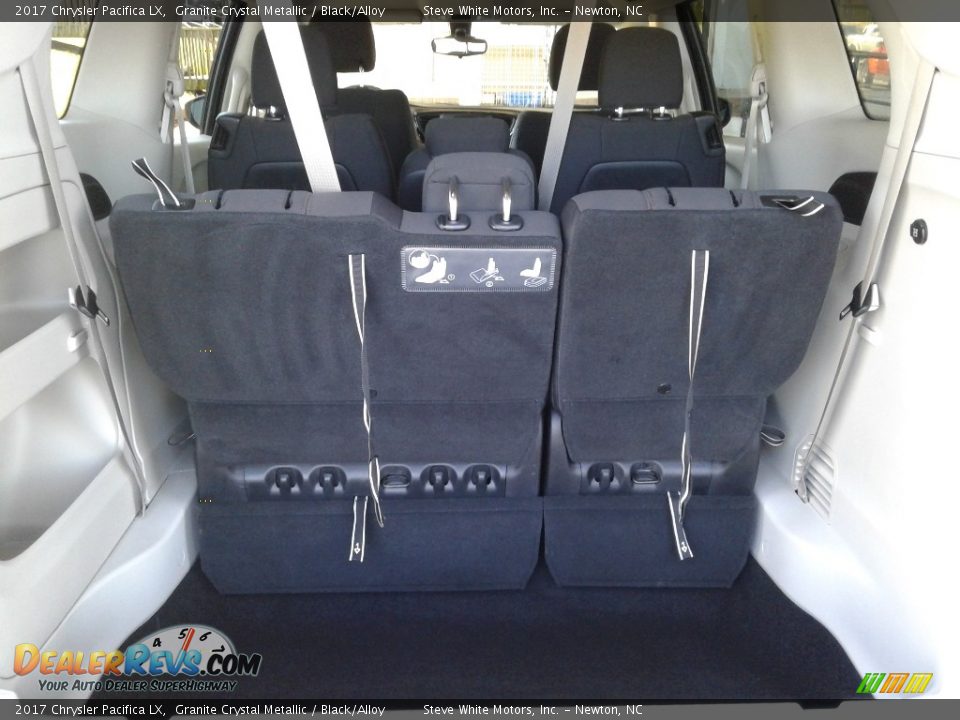 2017 Chrysler Pacifica LX Granite Crystal Metallic / Black/Alloy Photo #15