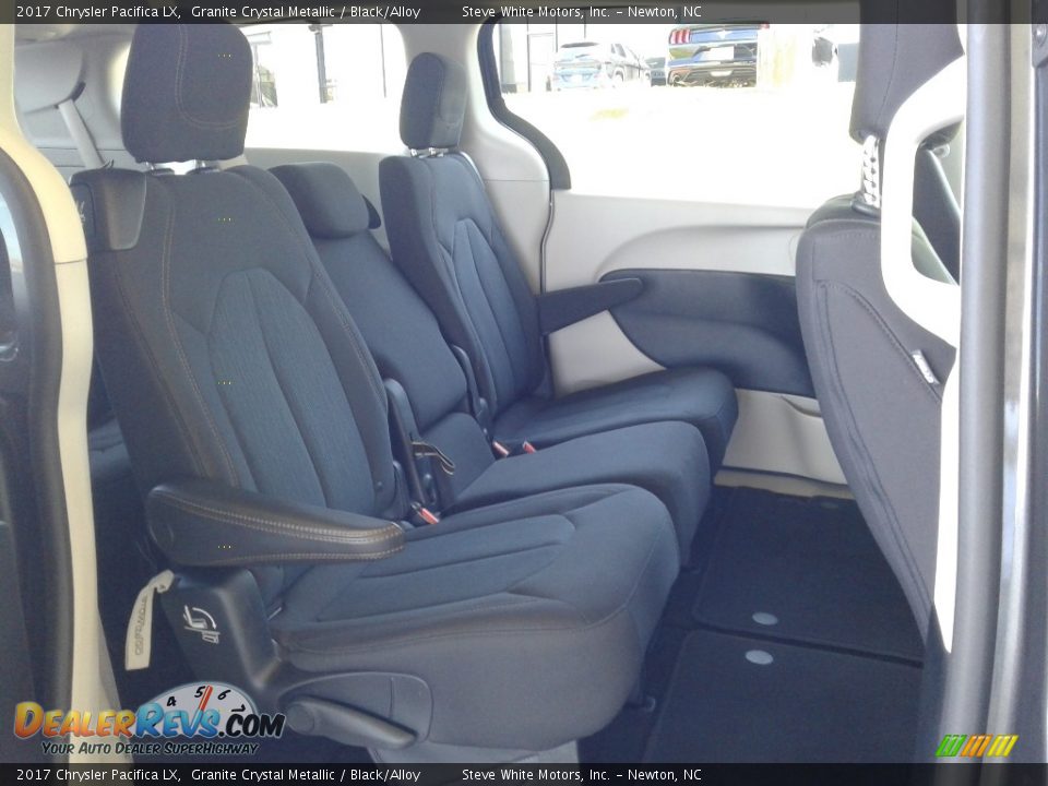 2017 Chrysler Pacifica LX Granite Crystal Metallic / Black/Alloy Photo #16