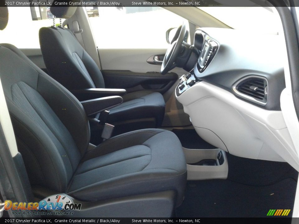 2017 Chrysler Pacifica LX Granite Crystal Metallic / Black/Alloy Photo #17