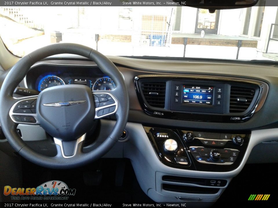 2017 Chrysler Pacifica LX Granite Crystal Metallic / Black/Alloy Photo #18